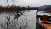 VODA JOŠ NIJE UŠLA U KUĆE: Situacija oko Skadarskog jezera pod kontrolom VODA JOŠ NIJE UŠLA U KUĆE: Situacija oko Skadarskog jezera pod kontrolom