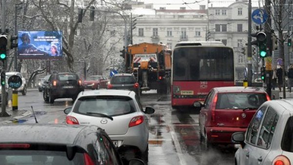 УПОЗОРЕЊЕ РХМЗ - ВИШЕ СНЕГА: Временска прогноза за суботу, 7. децембар УПОЗОРЕЊЕ РХМЗ - ВИШЕ СНЕГА: Временска прогноза за суботу, 7. децембар