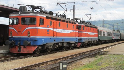 ТРАГЕДИЈА НА ЖЕЛЕЗНИЧКОЈ СТАНИЦИ: Момак (17) преминуо од струјног удара, тело пронађено поред вагона ТРАГЕДИЈА НА ЖЕЛЕЗНИЧКОЈ СТАНИЦИ: Момак (17) преминуо од струјног удара, тело пронађено поред вагона