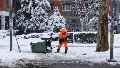 ИНДУСТРИЈСКА СО ЗА ЗГРАДЕ У МЕСНИМ ЗАЈЕДНИЦАМА: Управници организују чишћење ИНДУСТРИЈСКА СО ЗА ЗГРАДЕ У МЕСНИМ ЗАЈЕДНИЦАМА: Управници организују чишћење