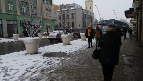 СТИГЛЕ КИНЕСКЕ ВАКЦИНЕ ПРОТИВ КОРОНЕ: У Шапцу сутра почиње масовна имунизација СТИГЛЕ КИНЕСКЕ ВАКЦИНЕ ПРОТИВ КОРОНЕ: У Шапцу сутра почиње масовна имунизација