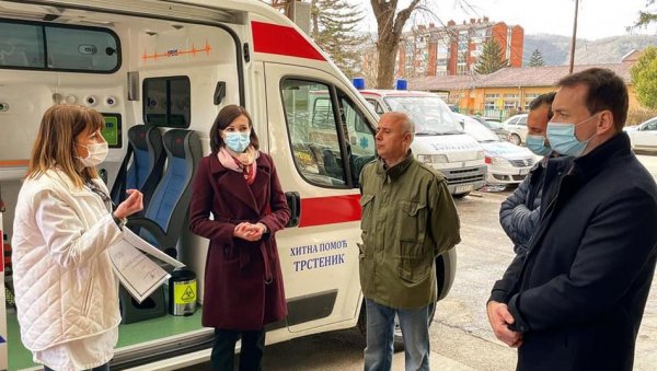 НОВИ САНИТЕТ ЗА ТРСТЕНИК: Хитна медицинска служба Дома здравља стално на точковима, транспорт пацијената сваког дана НОВИ САНИТЕТ ЗА ТРСТЕНИК: Хитна медицинска служба Дома здравља стално на точковима, транспорт пацијената сваког дана