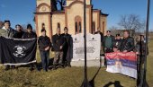 SPOMENIK OD BELOG MERMERA: U znak sećanja na Levačke četnike i Dražu Mihailovića SPOMENIK OD BELOG MERMERA: U znak sećanja na Levačke četnike i Dražu Mihailovića