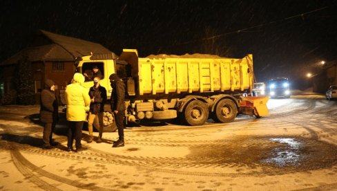 INTERVENISALA ZIMSKA SLUŽBA: Sneg ne otežava saobraćaj u Kikindi INTERVENISALA ZIMSKA SLUŽBA: Sneg ne otežava saobraćaj u Kikindi