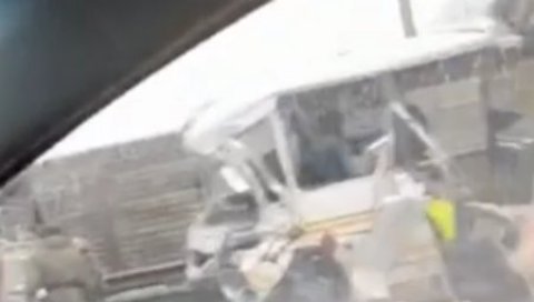 (УЗНЕМИРУЈУЋИ ВИДЕО) СТРАВИЧНА НЕСРЕЋА У РУСИЈИ: Камион ударио у четири војна аутобуса, има погинулих (УЗНЕМИРУЈУЋИ ВИДЕО) СТРАВИЧНА НЕСРЕЋА У РУСИЈИ: Камион ударио у четири војна аутобуса, има погинулих