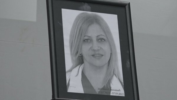 ПРЕРАНО СЕ УГАСИО ЖИВОТ ПРЕПУН СРЕЋЕ И ЉУБАВИ: Велика туга, Грачаница се опростила од вољене докторке Соње Ракочевић ПРЕРАНО СЕ УГАСИО ЖИВОТ ПРЕПУН СРЕЋЕ И ЉУБАВИ: Велика туга, Грачаница се опростила од вољене докторке Соње Ракочевић