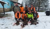 JOŠ JEDAN USPEŠAN LOVNI VIKEND: Ovo su najuspešniji strelci iz Bunara kod Jagodine (FOTO) JOŠ JEDAN USPEŠAN LOVNI VIKEND: Ovo su najuspešniji strelci iz Bunara kod Jagodine (FOTO)
