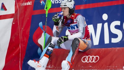 OTKAZAN LEGENDARNI SPUST: Bahati engleski turisti doneli novi soj Korone u Vengen OTKAZAN LEGENDARNI SPUST: Bahati engleski turisti doneli novi soj Korone u Vengen