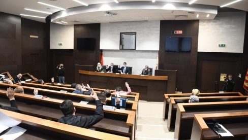 НАПРЕДЊАЦИМА - 143.748 МЕСЕЧНО: Расподела новца изборним листама у Краљеву НАПРЕДЊАЦИМА - 143.748 МЕСЕЧНО: Расподела новца изборним листама у Краљеву