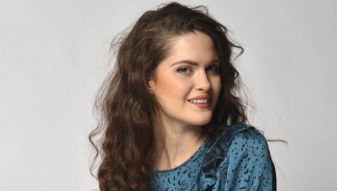 ЧИТАМ ЧЕХОВА И ДОСТОЈЕВСКОГ У ОРИГИНАЛУ: Глумица Сташа Николић у улози Иве у серији Тате, глуми, наградама... ЧИТАМ ЧЕХОВА И ДОСТОЈЕВСКОГ У ОРИГИНАЛУ: Глумица Сташа Николић у улози Иве у серији Тате, глуми, наградама...
