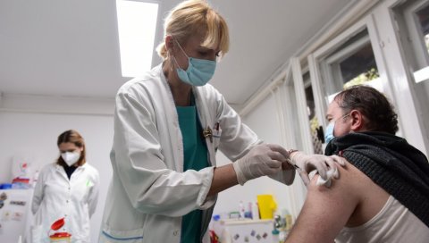 СРБИЈА ПОМАЖЕ И ЦРНОЈ ГОРИ: Вакцине сутра стижу у Подгорицу, премијерка предаје донацију Кривокапићу СРБИЈА ПОМАЖЕ И ЦРНОЈ ГОРИ: Вакцине сутра стижу у Подгорицу, премијерка предаје донацију Кривокапићу
