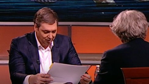 ВУЧИЋ ЈЕДНИМ ПАПИРОМ РАЗБИО ЛАЖИ: Председник прочитао службени документ из 2007. о признању Косова ВУЧИЋ ЈЕДНИМ ПАПИРОМ РАЗБИО ЛАЖИ: Председник прочитао службени документ из 2007. о признању Косова