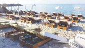 OSVANULA FOTOGRAFIJA IZ GRČKE, PLAŽA PRAZNA: Paradajz turisti neće na ležaljke (FOTO) OSVANULA FOTOGRAFIJA IZ GRČKE, PLAŽA PRAZNA: Paradajz turisti neće na ležaljke (FOTO)