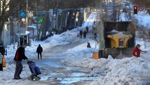 STIŽE NAM FILOMENA: Ledena oluja iz Španije se seli ka Balkanu, na njenom putu je i Srbija! STIŽE NAM FILOMENA: Ledena oluja iz Španije se seli ka Balkanu, na njenom putu je i Srbija!