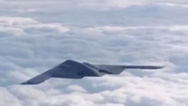РУСКИ ТЕШКИ ДРОН У АКЦИЈИ: С-70 Охотник снимљен над Украјином у борбеној мисији РУСКИ ТЕШКИ ДРОН У АКЦИЈИ: С-70 Охотник снимљен над Украјином у борбеној мисији