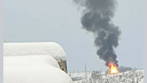 ДРАМА КОД НОВЕ ВАРОШИ: Гори етно село, ватрогасци се боре са ватреном стихијом! ДРАМА КОД НОВЕ ВАРОШИ: Гори етно село, ватрогасци се боре са ватреном стихијом!