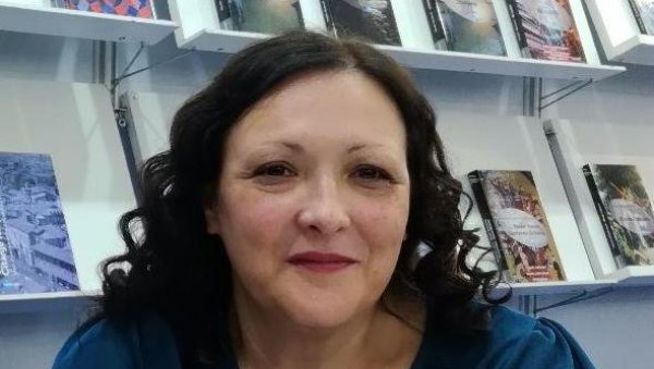 ЛЕНГОЛД У МОЗАМБИКУ: Књиге песникиње објављене на једанаест језика ЛЕНГОЛД У МОЗАМБИКУ: Књиге песникиње објављене на једанаест језика