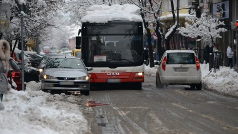 СВИ ПУТЕВИ ПРОХОДНИ: Рашчишћавање саобраћајница у Краљевачком крају СВИ ПУТЕВИ ПРОХОДНИ: Рашчишћавање саобраћајница у Краљевачком крају