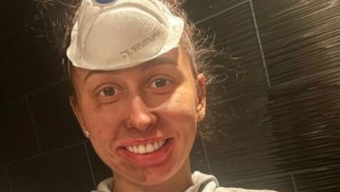 RUSKINJA PREŽIVELA POŽAR: Lepa gimnastičarka zapalila stan za Božić (FOTO) RUSKINJA PREŽIVELA POŽAR: Lepa gimnastičarka zapalila stan za Božić (FOTO)