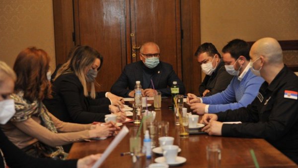 ПОМОЋ ГРАДА НАЈСТАРИЈИМ СУГРАЂАНИМА: Приоритет вакцинација против вируса корона, ево шта је у плану ПОМОЋ ГРАДА НАЈСТАРИЈИМ СУГРАЂАНИМА: Приоритет вакцинација против вируса корона, ево шта је у плану