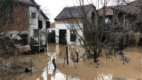 ВАНРЕДНО У БЕЛОЈ ПАЛАНЦИ: Црвена река и Долац под водом набујале Нишаве, евакуисани људи и стока (ФОТО) ВАНРЕДНО У БЕЛОЈ ПАЛАНЦИ: Црвена река и Долац под водом набујале Нишаве, евакуисани људи и стока (ФОТО)