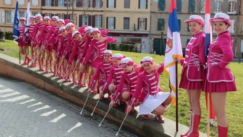 ХУМАНЕ МАЖОРЕТКИЊЕ: Белоцркванке прикупљају помоћ за Хрватску ХУМАНЕ МАЖОРЕТКИЊЕ: Белоцркванке прикупљају помоћ за Хрватску