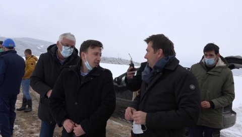 ГРАЂАНИ УЗНЕМИРЕНИ, ДИРЕКТОР ТЕ ПЉЕВЉА ПОРУЧУЈЕ: Не постоји опасност од било каквог еколошког инцидента (ФОТО) ГРАЂАНИ УЗНЕМИРЕНИ, ДИРЕКТОР ТЕ ПЉЕВЉА ПОРУЧУЈЕ: Не постоји опасност од било каквог еколошког инцидента (ФОТО)