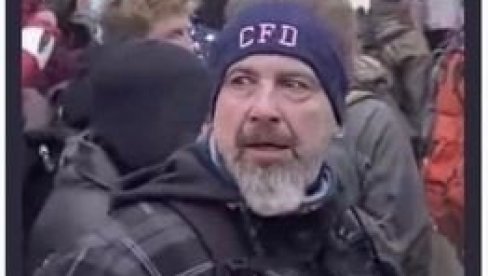 ЊЕГА ТРАЖИ ФБИ: Ово је осумњичени за убиство полицајца на Капитол Хилу (ФОТО) ЊЕГА ТРАЖИ ФБИ: Ово је осумњичени за убиство полицајца на Капитол Хилу (ФОТО)