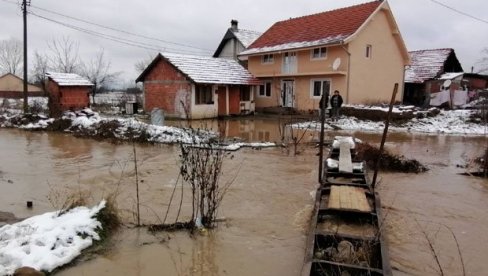 ВОДА ЈЕ ОДНЕЛА СВЕ, ОСТАВИЛА НАМ САМО БЛАТО: После поплава у јужној Србији, реке се полако повлаче, али последице текиспливавају ВОДА ЈЕ ОДНЕЛА СВЕ, ОСТАВИЛА НАМ САМО БЛАТО: После поплава у јужној Србији, реке се полако повлаче, али последице текиспливавају