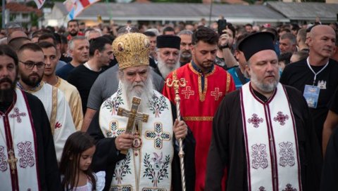 СМЕТАЈУ ИМ ЊЕГОШ И АМФИЛОХИЈЕ: Црногорски збор тражио од владе да упути демарш Србији СМЕТАЈУ ИМ ЊЕГОШ И АМФИЛОХИЈЕ: Црногорски збор тражио од владе да упути демарш Србији
