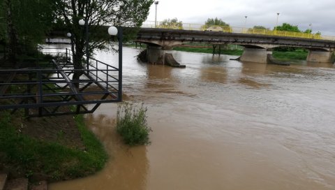 РАСТЕ ВОДОСТАЈ САНЕ: Ниво воде растао 12 центиметара на сат, надлежни прате ситуацију