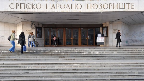 ПРЕМИЈЕРНИ АМАТЕРИ: Представа Новосадског новог позоришта на сцени СНП ПРЕМИЈЕРНИ АМАТЕРИ: Представа Новосадског новог позоришта на сцени СНП