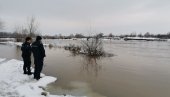 PRVE FOTOGRAFIJE SA MESTA GDE JE NESTAO RAŠKO: Ni traga ni glasa od muškarca, policija na terenu! (FOTO/VIDEO)