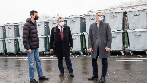 У ПРЊАВОРУ РЕШАВАЈУ ПРЕДИЗБОРНА ОБЕЋАЊА И ГОРУЋЕ ПРОБЛЕМЕ: За контејнере 50.000 КМ, стижу и два камиона У ПРЊАВОРУ РЕШАВАЈУ ПРЕДИЗБОРНА ОБЕЋАЊА И ГОРУЋЕ ПРОБЛЕМЕ: За контејнере 50.000 КМ, стижу и два камиона