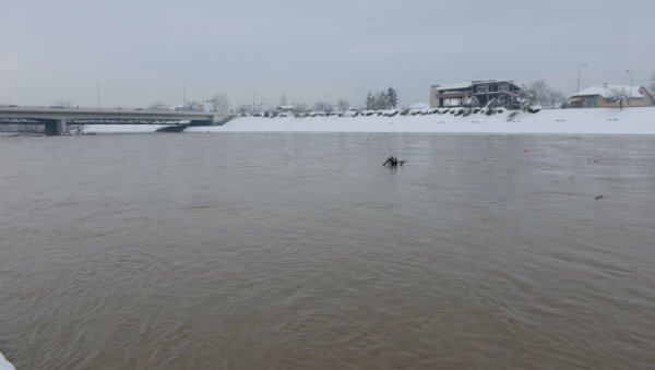 ВОДА ИСПРАВНА ЗА ПИЋЕ: Изливање Јаловине из „Трепче“ није угрозило водоснабдевање у Краљеву ВОДА ИСПРАВНА ЗА ПИЋЕ: Изливање Јаловине из „Трепче“ није угрозило водоснабдевање у Краљеву