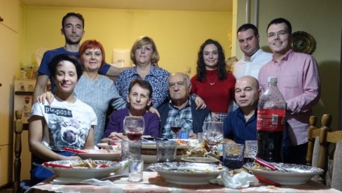 ЉУБАВ ЧУВАЈУ СТРПЉЕЊЕМ И ПОДРШКОМ: Радмила и Милорад Јовановић из Ниша прославили 59 лета брачног живота ЉУБАВ ЧУВАЈУ СТРПЉЕЊЕМ И ПОДРШКОМ: Радмила и Милорад Јовановић из Ниша прославили 59 лета брачног живота