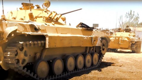 СИРИЈСКА ВОЈСКА ДОБИЈА НОВУ ТЕХНИКУ ОД РУСА: Унапређен оклопњак који је изнео терет борбе са џихадистима (ВИДЕО) СИРИЈСКА ВОЈСКА ДОБИЈА НОВУ ТЕХНИКУ ОД РУСА: Унапређен оклопњак који је изнео терет борбе са џихадистима (ВИДЕО)
