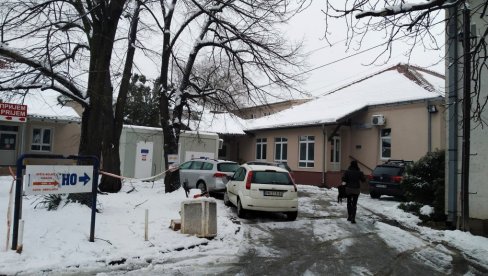 ЛАКШЕ НА КОВИД ОДЕЉЕЊУ У ПАРАЋИНУ: Број хоспитализованих смањен још за три ЛАКШЕ НА КОВИД ОДЕЉЕЊУ У ПАРАЋИНУ: Број хоспитализованих смањен још за три