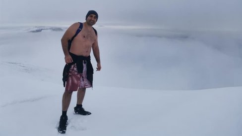 SAMO U ŠORCU NA VRH BESNE KOBILE: Vladimirov snežni uspon uz tibetanske veštine (FOTO/VIDEO) SAMO U ŠORCU NA VRH BESNE KOBILE: Vladimirov snežni uspon uz tibetanske veštine (FOTO/VIDEO)