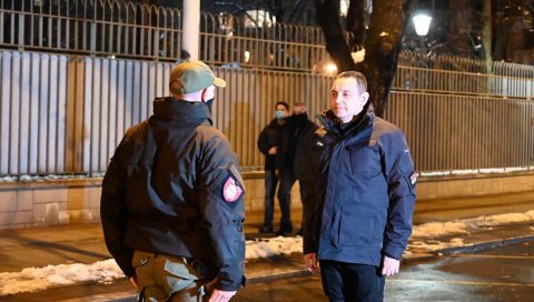 ЖЕЛИМ ВАМ ГОДИНУ МИРА, ГОДИНУ ПОБЕДА: Министар Вулин полицијским службеницима честитао српску Нову годину (ФОТО/ВИДЕО) ЖЕЛИМ ВАМ ГОДИНУ МИРА, ГОДИНУ ПОБЕДА: Министар Вулин полицијским службеницима честитао српску Нову годину (ФОТО/ВИДЕО)