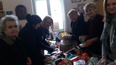 ПОМАЖУ ПОПЛАВЉЕНИМА: Хумана акција Кола српских сестара из Крушевца ПОМАЖУ ПОПЛАВЉЕНИМА: Хумана акција Кола српских сестара из Крушевца