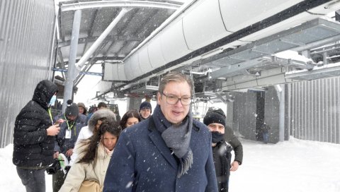 ВУЧИЋ НА ЗЛАТИБОРУ - ПУШТЕНА У РАД ПАНОРАМСКА ГОНДОЛА: Овде сам да подржим један важан пројекат, без обзира на политику (ВИДЕО) ВУЧИЋ НА ЗЛАТИБОРУ - ПУШТЕНА У РАД ПАНОРАМСКА ГОНДОЛА: Овде сам да подржим један важан пројекат, без обзира на политику (ВИДЕО)