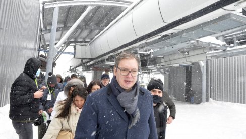 VUČIĆ NA ZLATIBORU - PUŠTENA U RAD PANORAMSKA GONDOLA: Ovde sam da podržim jedan važan projekat, bez obzira na politiku (VIDEO) VUČIĆ NA ZLATIBORU - PUŠTENA U RAD PANORAMSKA GONDOLA: Ovde sam da podržim jedan važan projekat, bez obzira na politiku (VIDEO)