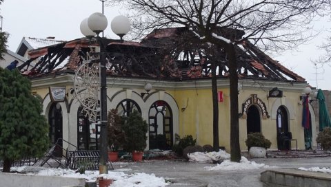 ИЗГОРЕО КАФИЋ У ВАЉЕВУ: Пожар на Тргу Живојина Мишића ИЗГОРЕО КАФИЋ У ВАЉЕВУ: Пожар на Тргу Живојина Мишића