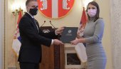 MINISTAR STEFANOVIĆ URUČIO STIPENDIJE MINISTARSTVA ODBRANE: 23 mladih ispunilo uslove MINISTAR STEFANOVIĆ URUČIO STIPENDIJE MINISTARSTVA ODBRANE: 23 mladih ispunilo uslove