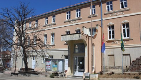 СНЕГ ОСТАВИО СЕЛА БЕЗ СТРУЈЕ: Проглашена ванредна ситуација у делу општине Књажевац СНЕГ ОСТАВИО СЕЛА БЕЗ СТРУЈЕ: Проглашена ванредна ситуација у делу општине Књажевац