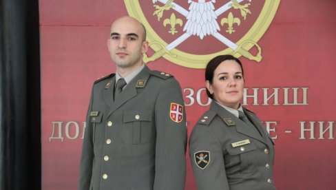 ЗАКЛЕЛИ СЕ ЈЕДНО ДРУГОМ И СРБИЈИ: Теодора и Никола из Ниша, раме уз раме, служе свом народу и отаџбини ЗАКЛЕЛИ СЕ ЈЕДНО ДРУГОМ И СРБИЈИ: Теодора и Никола из Ниша, раме уз раме, служе свом народу и отаџбини
