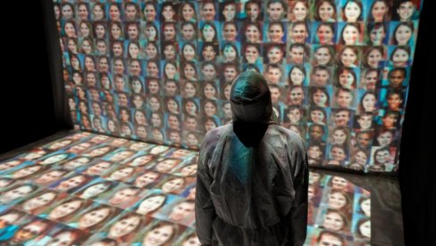 БЕЗ ГЛУМАЦА, ЗА САМО ПЕТОРО ГЛЕДАЛАЦА: Комад Маје Пелевић Као да крај нијени сасвим близу у Битеф театру три вечери заредом БЕЗ ГЛУМАЦА, ЗА САМО ПЕТОРО ГЛЕДАЛАЦА: Комад Маје Пелевић Као да крај нијени сасвим близу у Битеф театру три вечери заредом