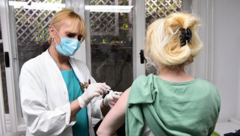 NASTAVLJA SE VAKCINACIJA U SRBIJI: Stižu nove doze Fajzera, otvaraju se novi punktovi za imunizaciju NASTAVLJA SE VAKCINACIJA U SRBIJI: Stižu nove doze Fajzera, otvaraju se novi punktovi za imunizaciju