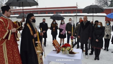 ГРАДЕ ЈОШ ЈЕДНУ ЦРКВУ: У кругу Копорације „Трајал“ у Крушевцу ГРАДЕ ЈОШ ЈЕДНУ ЦРКВУ: У кругу Копорације „Трајал“ у Крушевцу